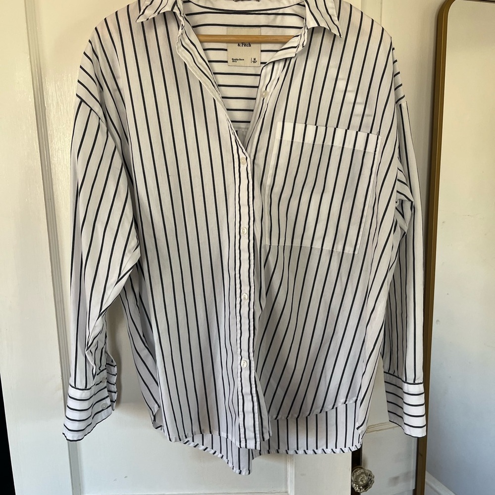 Abercrombie & Fitch Women’s Oversized White and Blue Striped Shirt